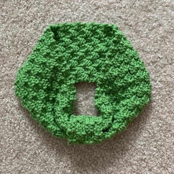 Handmade Green Knit Headband - Picture 3 of 3